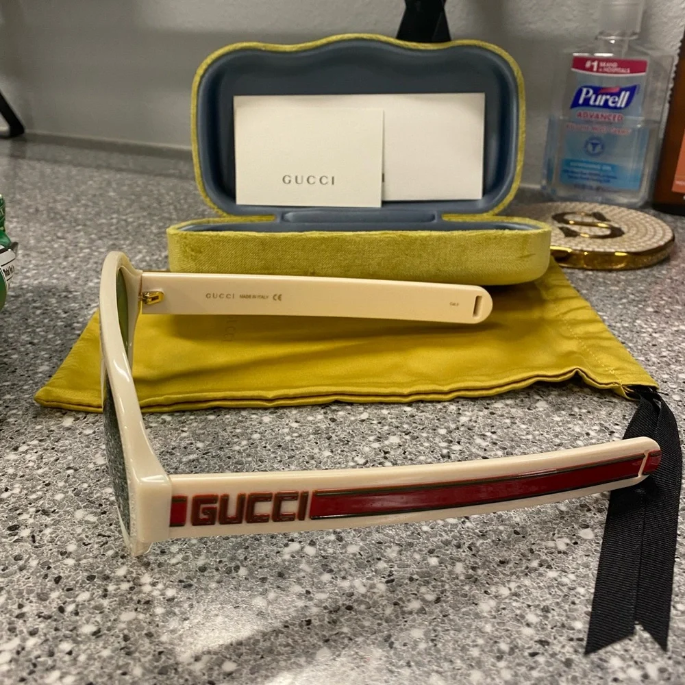 Unisex sunglasses, Brand new comes with case, identification card. - Picture 4 of 5